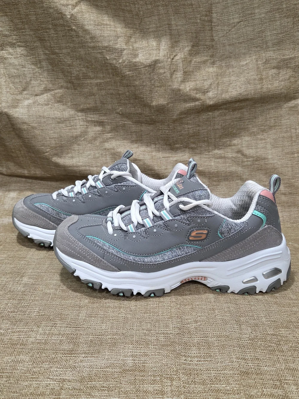 Skechers D'Lites Sparkling Rain sneakers in Gray Womens 9.5 - Picture 1 of 10